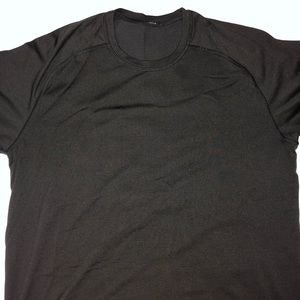 Men’s large lulu metal vent tech